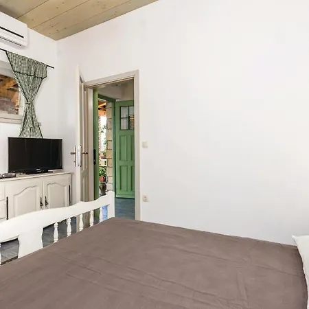 Awesome In With Kitchen Apartment *
